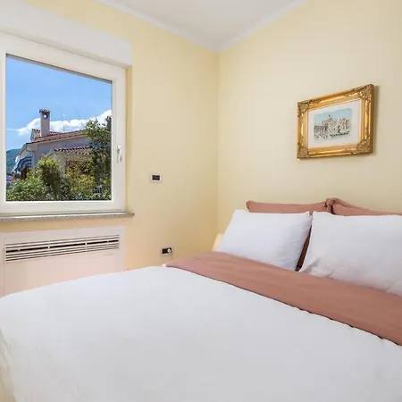 Perla With Balcony Apartment