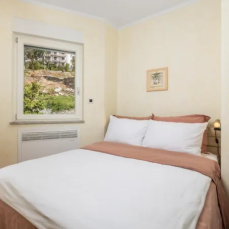 Apartment Perla With Balcony