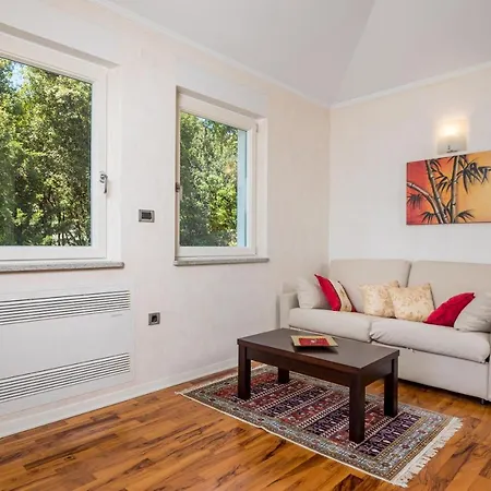 Apartment Perla With Balcony Ičići
