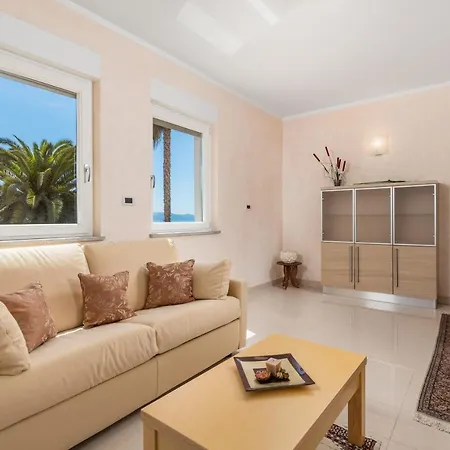 Perla With Balcony Apartamento *