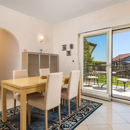 Perla With Balcony Apartamento