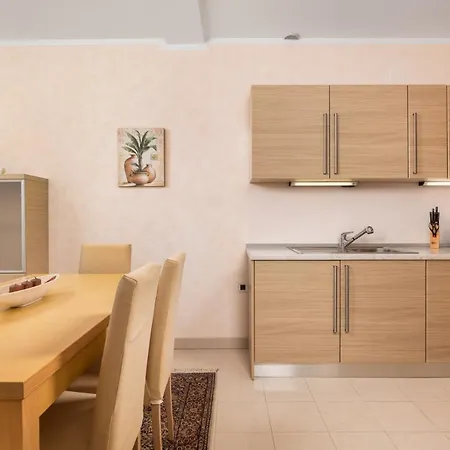 Perla With Balcony Apartamento *