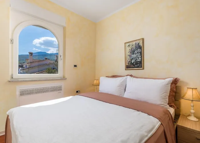 Perla With Balcony Apartament *